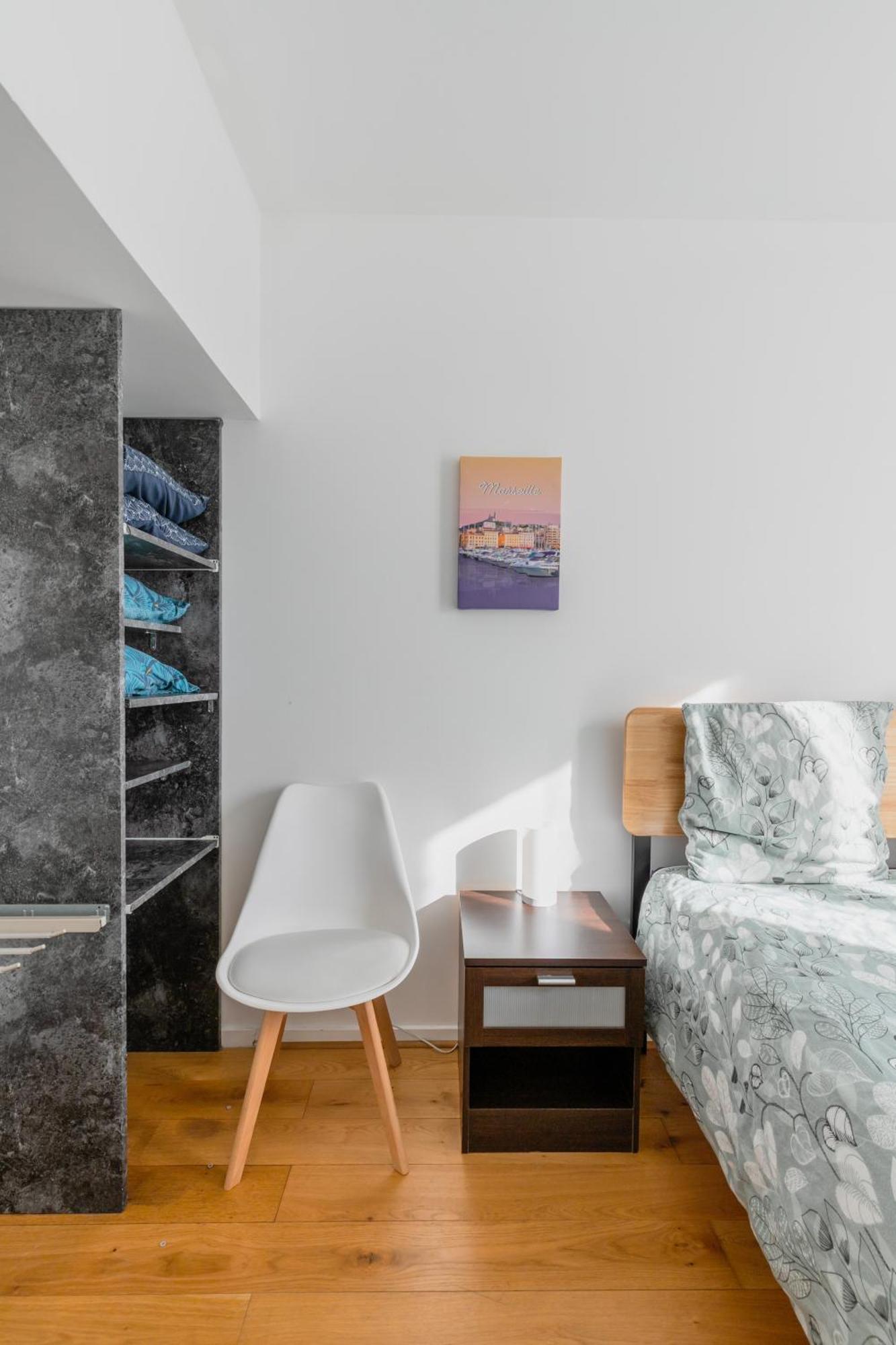 Transports, Parking, A/C & Equipped For Long Stays Saint-Ouen  Exterior photo